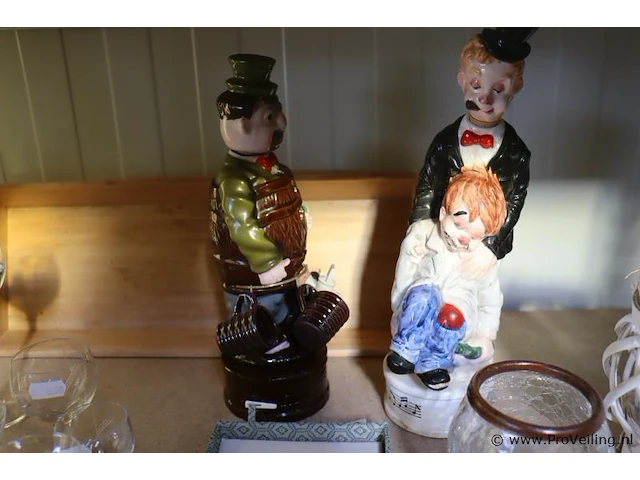 Partij decoratiemateriaal o.a. bloempotten/vazen, glazen & beeldjes - afbeelding 11 van  14