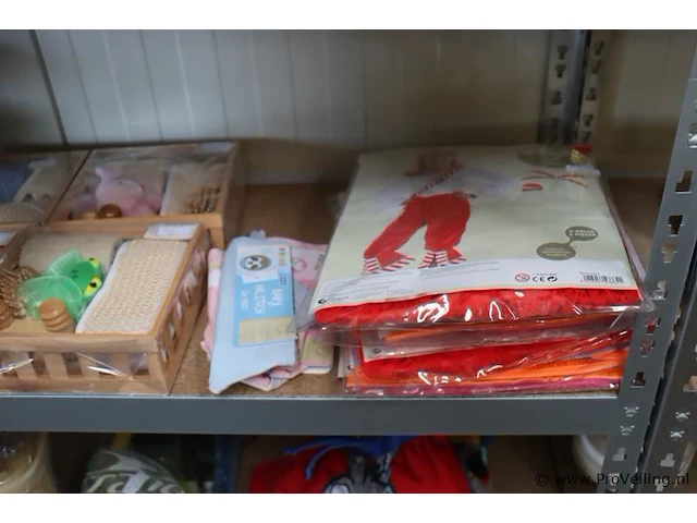 Partij decoratiemateriaal o.a. kandelaars, glazen vazen, kop & schotels - afbeelding 2 van  13