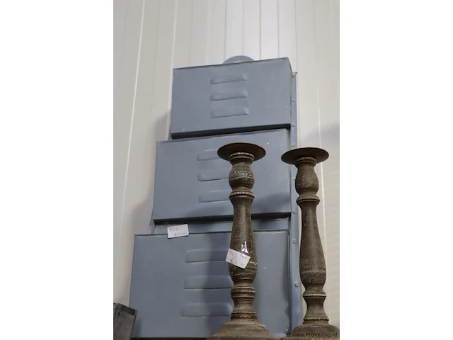Partij decoratiemateriaal o.a. kandelaars, glazen vazen, kop & schotels - afbeelding 6 van  13