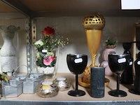 Partij decoratiemateriaal o.a. kandelaars, waxinelichthouders & kunstbloemen - afbeelding 6 van  11