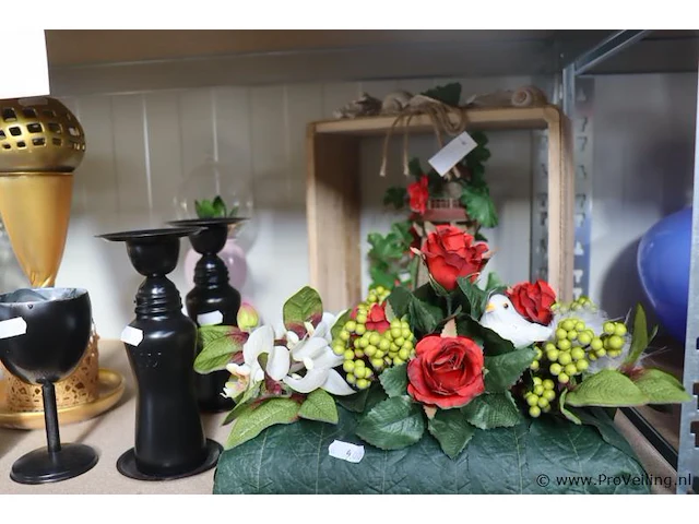 Partij decoratiemateriaal o.a. kandelaars, waxinelichthouders & kunstbloemen - afbeelding 7 van  11