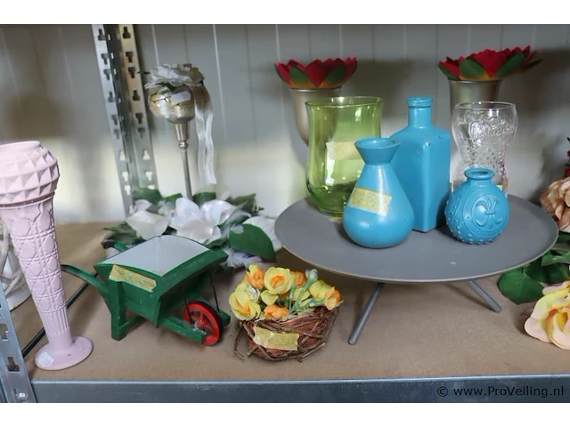 Partij decoratiemateriaal o.a. kandelaars, waxinelichthouders & kunstbloemen - afbeelding 9 van  11