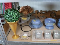Partij decoratiemateriaal o.a. kandelaars, waxinelichthouders & kunstbloemen - afbeelding 11 van  11