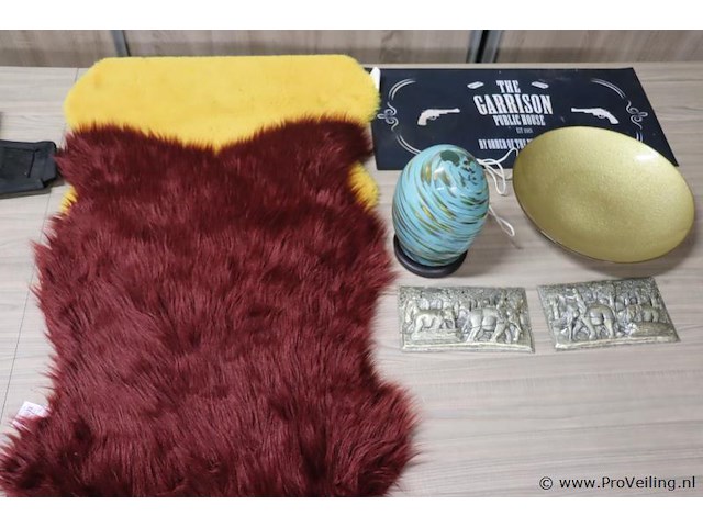 Partij decoratiemateriaal o.a. kleedje, wanddecoratie & schaal - afbeelding 1 van  7