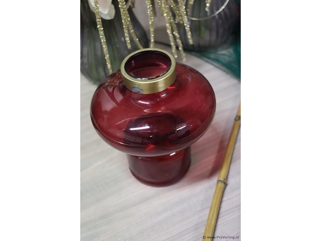 Partij decoratiemateriaal o.a. vaasjes, kunstbloemen & hbx gekleurde pluimgras - afbeelding 3 van  6