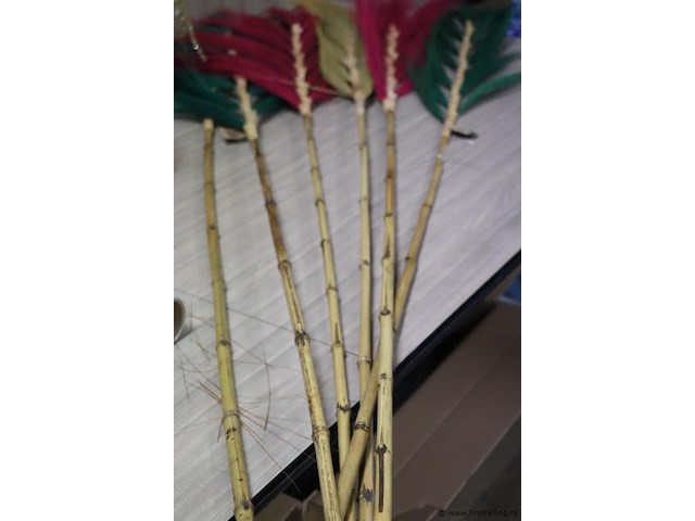 Partij decoratiemateriaal o.a. vaasjes, kunstbloemen & hbx gekleurde pluimgras - afbeelding 6 van  6