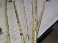 Partij decoratiemateriaal o.a. vaasjes, kunstbloemen & hbx gekleurde pluimgras - afbeelding 6 van  6