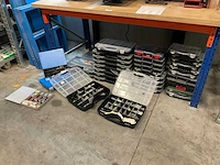 Partij deels gevulde materiaal dozen (34x) - afbeelding 1 van  6