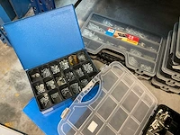 Partij deels gevulde materiaal dozen (34x) - afbeelding 3 van  6