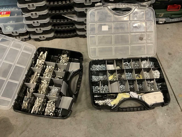 Partij deels gevulde materiaal dozen (34x) - afbeelding 4 van  6