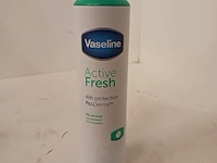 Partij deodorant o.a. dove, axe en vaseline - afbeelding 6 van  18