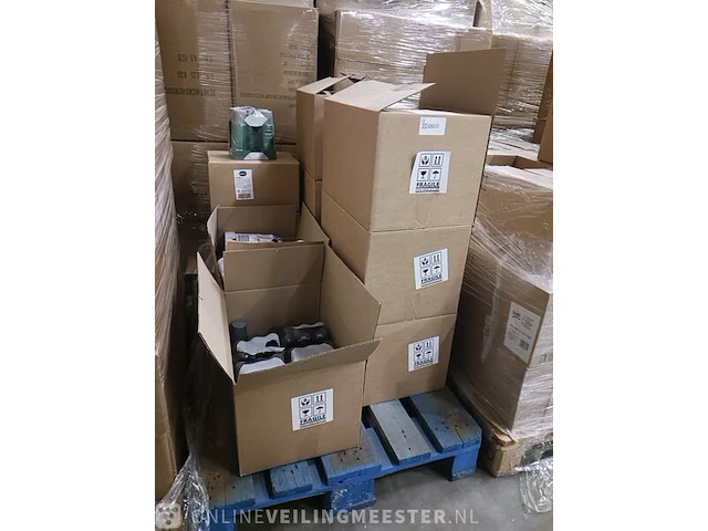 Partij deodorant o.a. dove, axe en vaseline - afbeelding 1 van  18