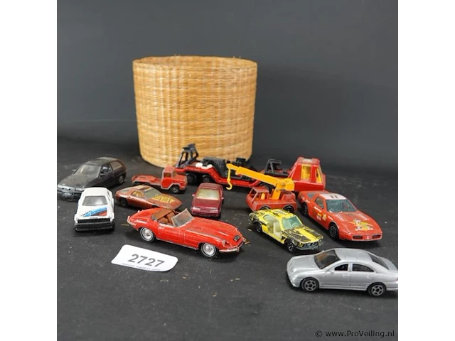 Partij die-cast schaalmodellen in mand - afbeelding 3 van  5