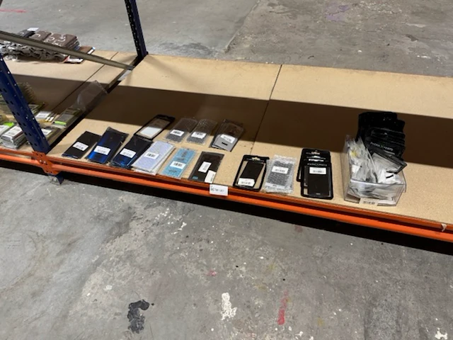 Partij display/digitizer en diverse onderdelen oneplus - afbeelding 1 van  11