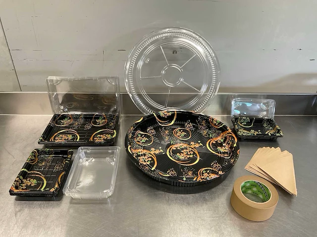 Partij disposables | o.a. sushi containers - afbeelding 1 van  23