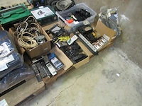 Partij div elektronica op pallet - afbeelding 1 van  7
