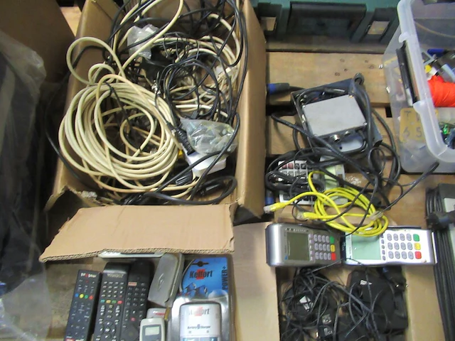 Partij div elektronica op pallet - afbeelding 4 van  7