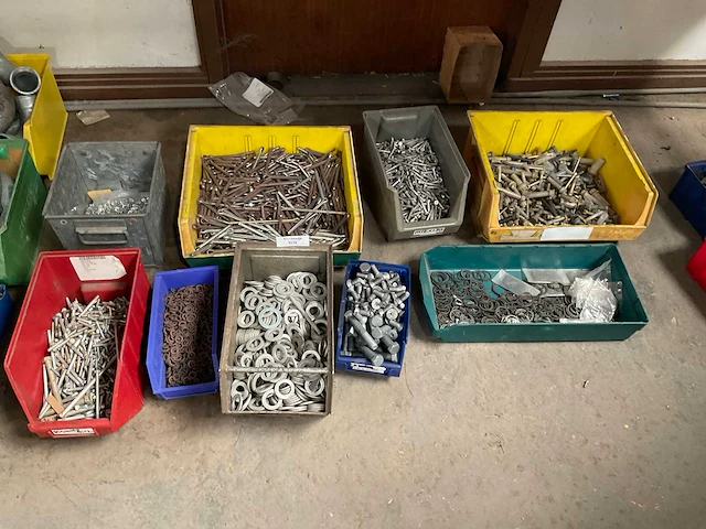 Partij divers bevestigingsmateriaal - afbeelding 1 van  5