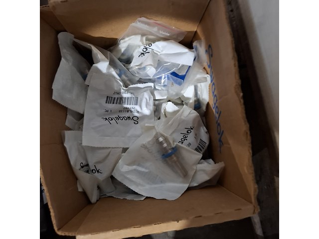 Partij divers gereedschap en bevestiging materiaal , o.a. hitlist, fisher, brekupa, maxxfast - afbeelding 7 van  34