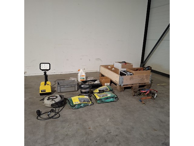 Partij divers gereedschap en bevestiging materiaal , o.a. hitlist, fisher, brekupa, maxxfast - afbeelding 1 van  34