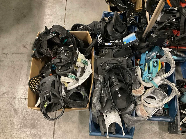 Partij divers gereedschap en snowboard onderdelen - afbeelding 3 van  12