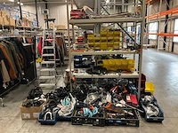 Partij divers gereedschap en snowboard onderdelen - afbeelding 1 van  12