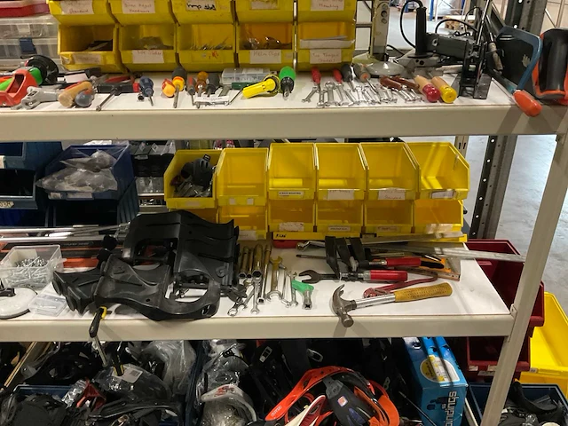 Partij divers gereedschap en snowboard onderdelen - afbeelding 8 van  12