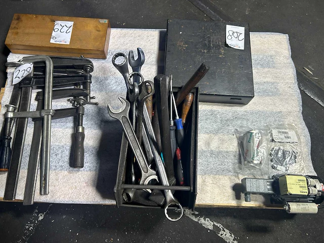 Partij divers gereedschap - afbeelding 1 van  3