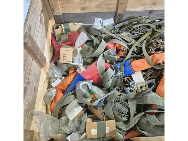 Partij divers hijsmateriaal en sneeuwkettingen - afbeelding 2 van  10
