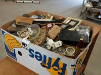 Partij divers in doos - afbeelding 1 van  5