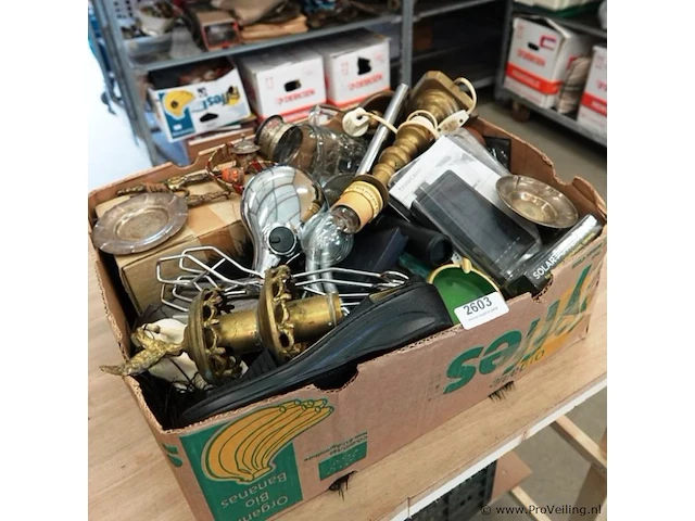 Partij divers in doos - afbeelding 1 van  5