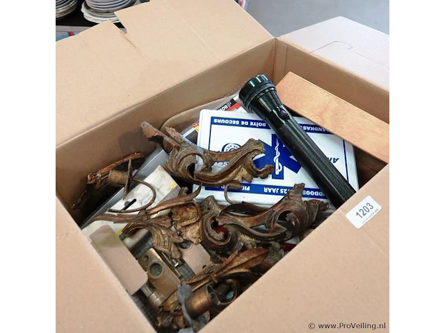 Partij divers in doos - afbeelding 2 van  5
