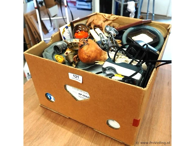 Partij divers in doos - afbeelding 1 van  5