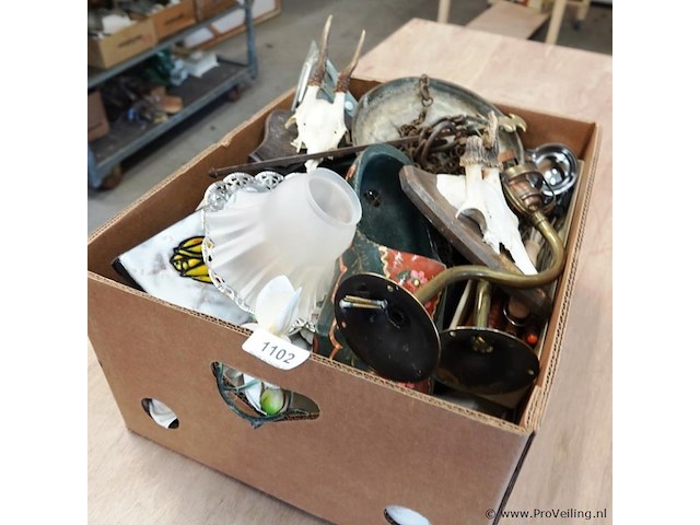 Partij divers in doos - afbeelding 1 van  5