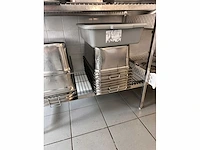 Partij divers keukengerei (inhoud linker gedeelte stelling) - afbeelding 6 van  6