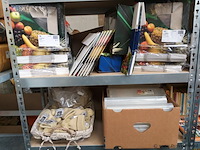 Partij divers o.a. boxen voor vlees of groente, folierolhouders etc. - afbeelding 1 van  4