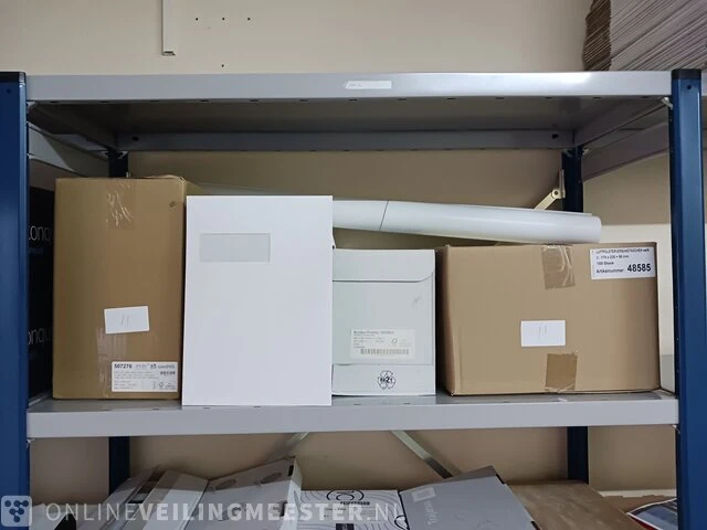 Partij divers papier, enveloppen, dozen etc. - afbeelding 2 van  74