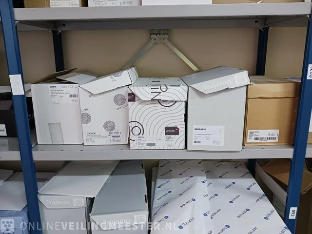 Partij divers papier, enveloppen, dozen etc. - afbeelding 7 van  74