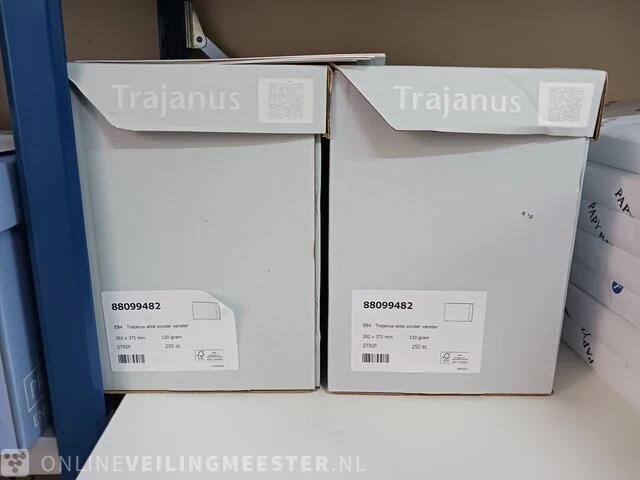 Partij divers papier, enveloppen, dozen etc. - afbeelding 11 van  74
