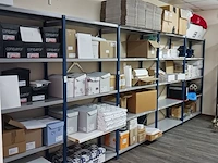 Partij divers papier, enveloppen, dozen etc. - afbeelding 1 van  74