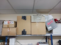 Partij divers papier, enveloppen, dozen etc. - afbeelding 19 van  74