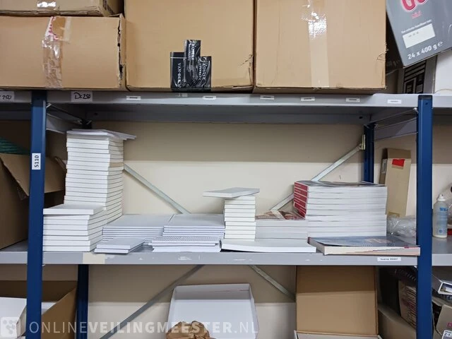Partij divers papier, enveloppen, dozen etc. - afbeelding 20 van  74