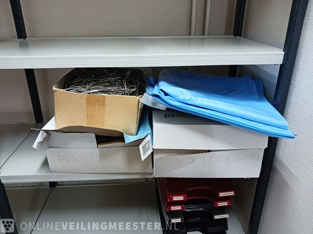 Partij divers papier, enveloppen, dozen etc. - afbeelding 33 van  74