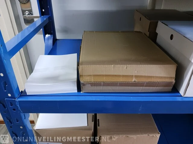 Partij divers papier, enveloppen, dozen etc. - afbeelding 55 van  74