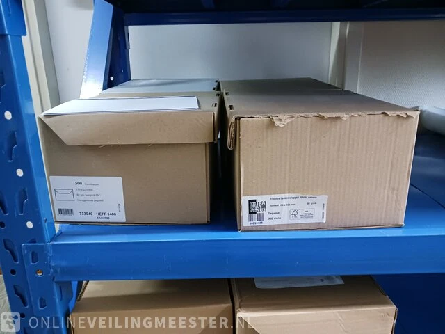 Partij divers papier, enveloppen, dozen etc. - afbeelding 64 van  74