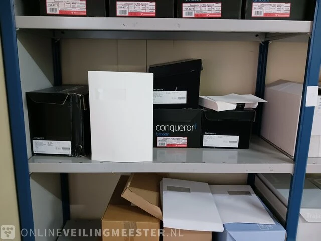 Partij divers papier, enveloppen, dozen etc. - afbeelding 67 van  74
