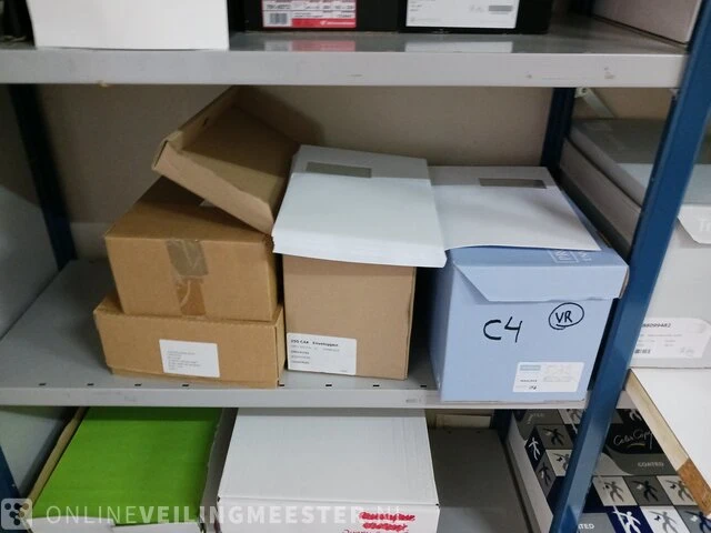 Partij divers papier, enveloppen, dozen etc. - afbeelding 73 van  74