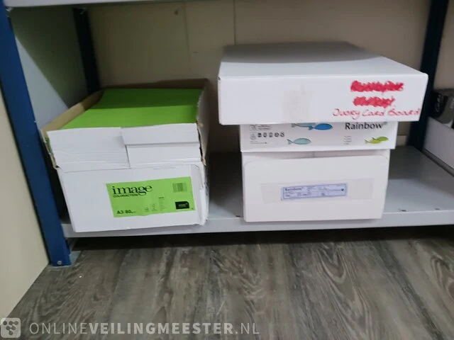 Partij divers papier, enveloppen, dozen etc. - afbeelding 74 van  74