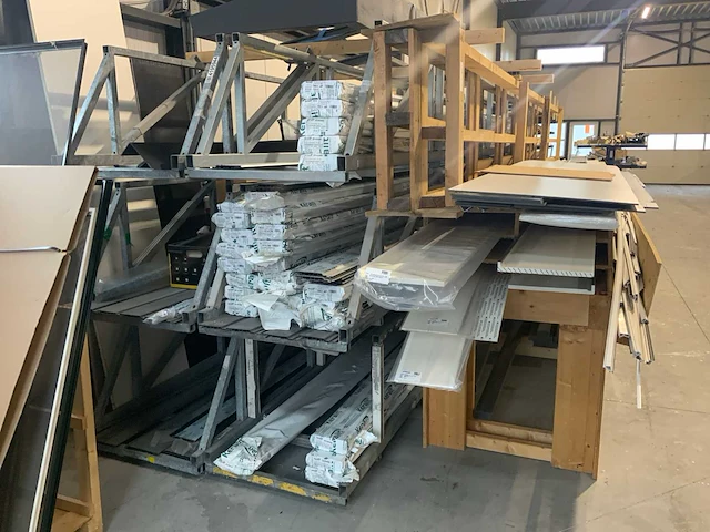 Partij divers plaat- en dakmateriaal o.a. keralit sponningdelen 6 meter. - afbeelding 21 van  30