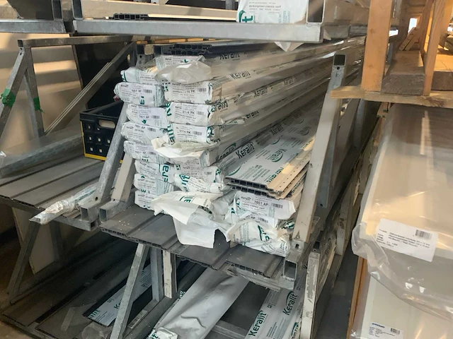 Partij divers plaat- en dakmateriaal o.a. keralit sponningdelen 6 meter. - afbeelding 22 van  30